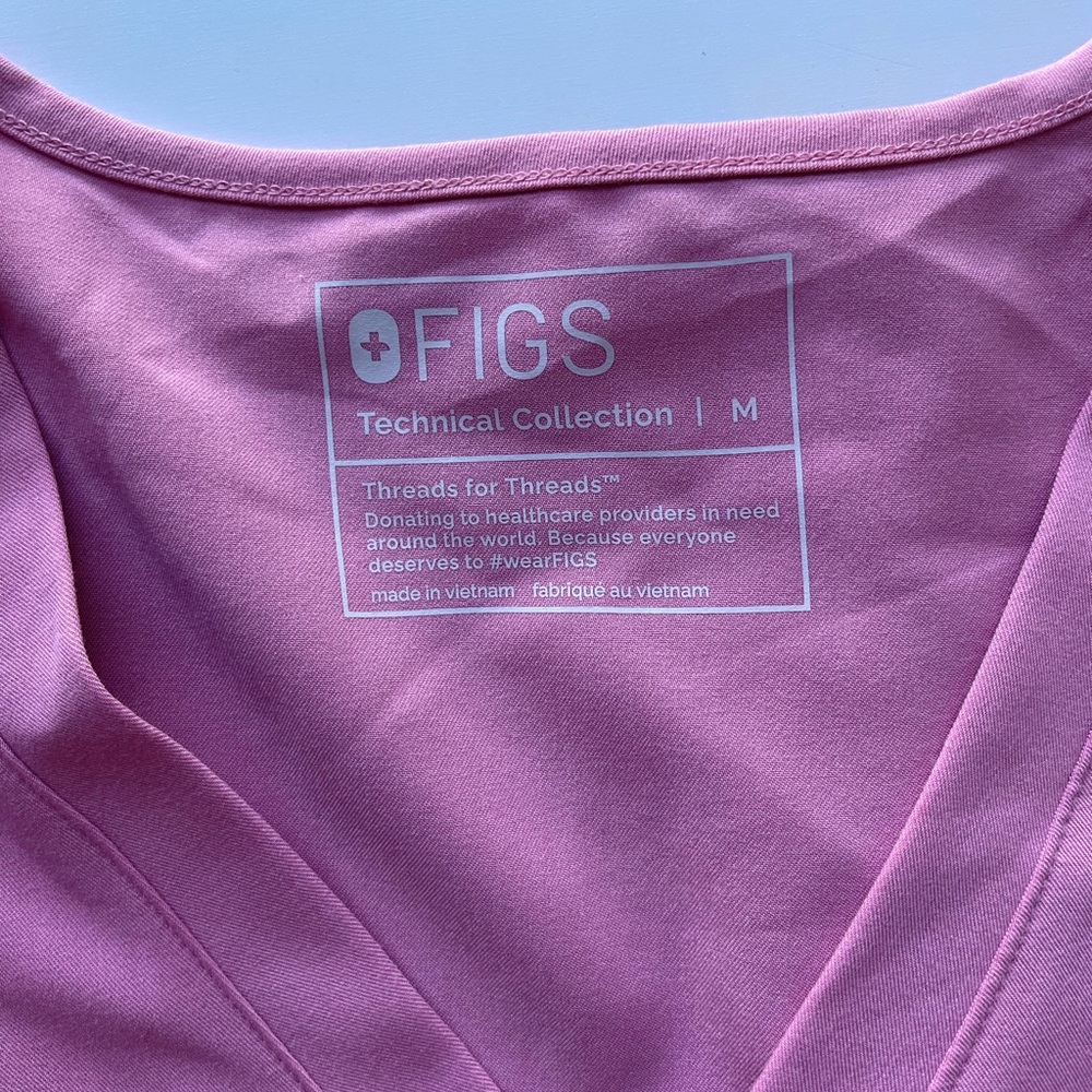 Pink 2-pocket Figs top